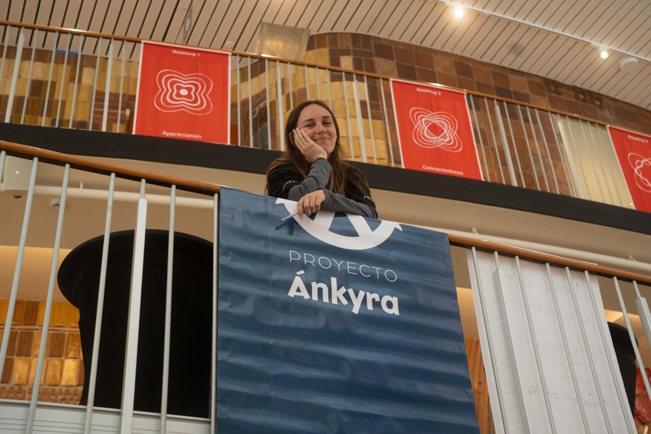 Equipo de Ánkyra como centro IDG
